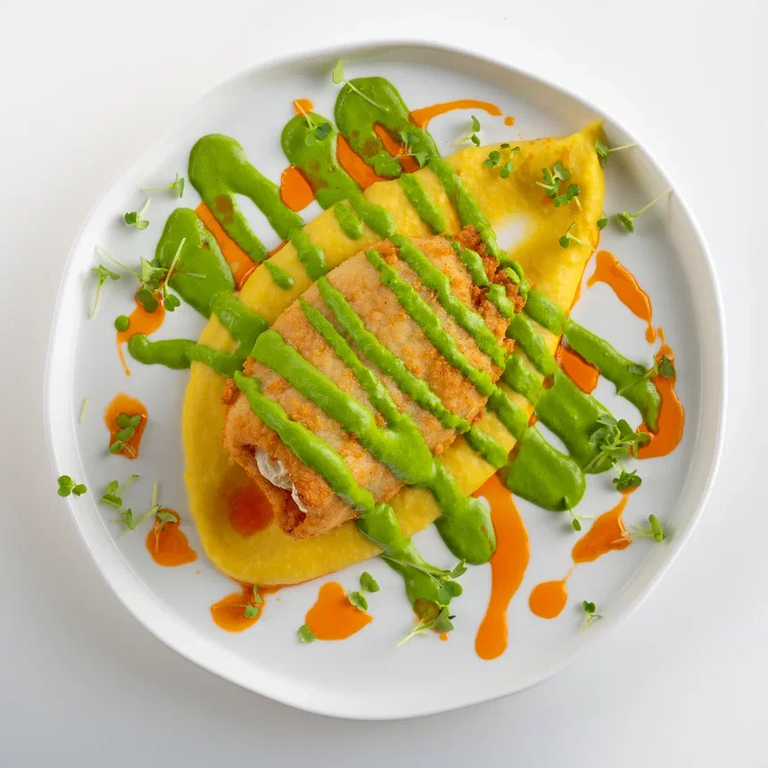 Кальмар в панировке с сырным муссом и кукурузным пюре