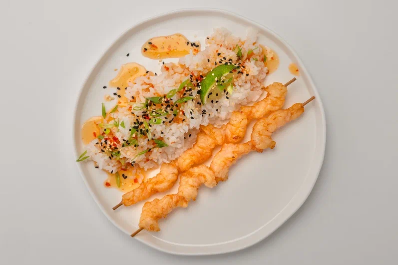Шашлычок из креветок с рисом